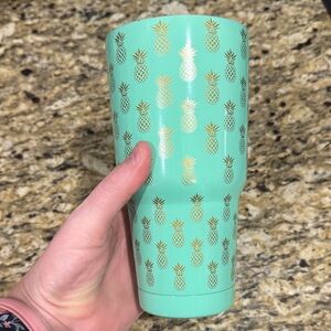 Mint Green Tumbler with Gold Pineapples - 30oz